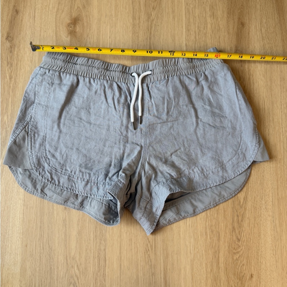 Athleta Gray Women's Shorts size 12